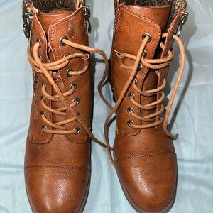 Brown Lace-Up Ankle Boots - step into style this fall & winter